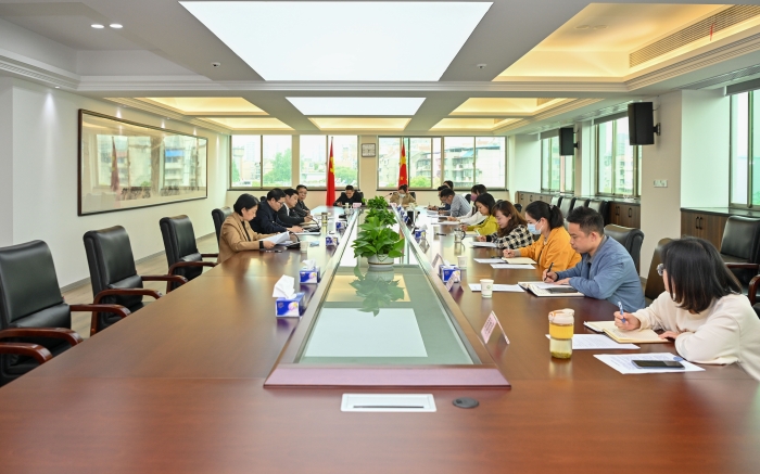 召開青年干部座談會