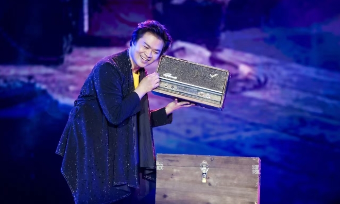 4月1日，創(chuàng)作《電影之聲》參加第五屆巫山神女杯藝術(shù)電影周演出