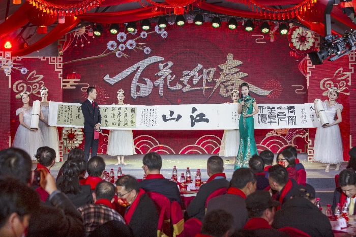 圖3.1月13日“百花迎春”新春大聯(lián)歡晚會(huì)