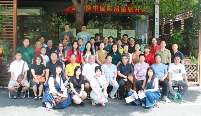 8、“鐘鳴教授中國(guó)畫(huà)品鑒展”合影