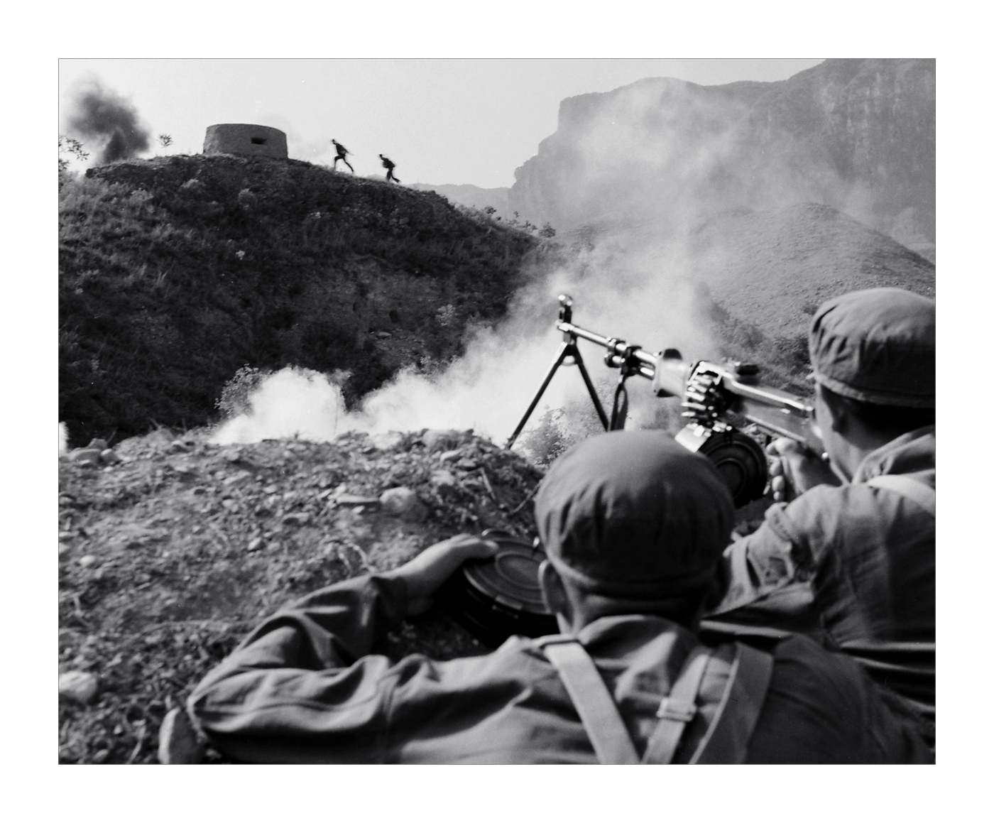 004《炸掉它》1984年獲中國(guó)人民解放軍全軍影展銅獎(jiǎng)