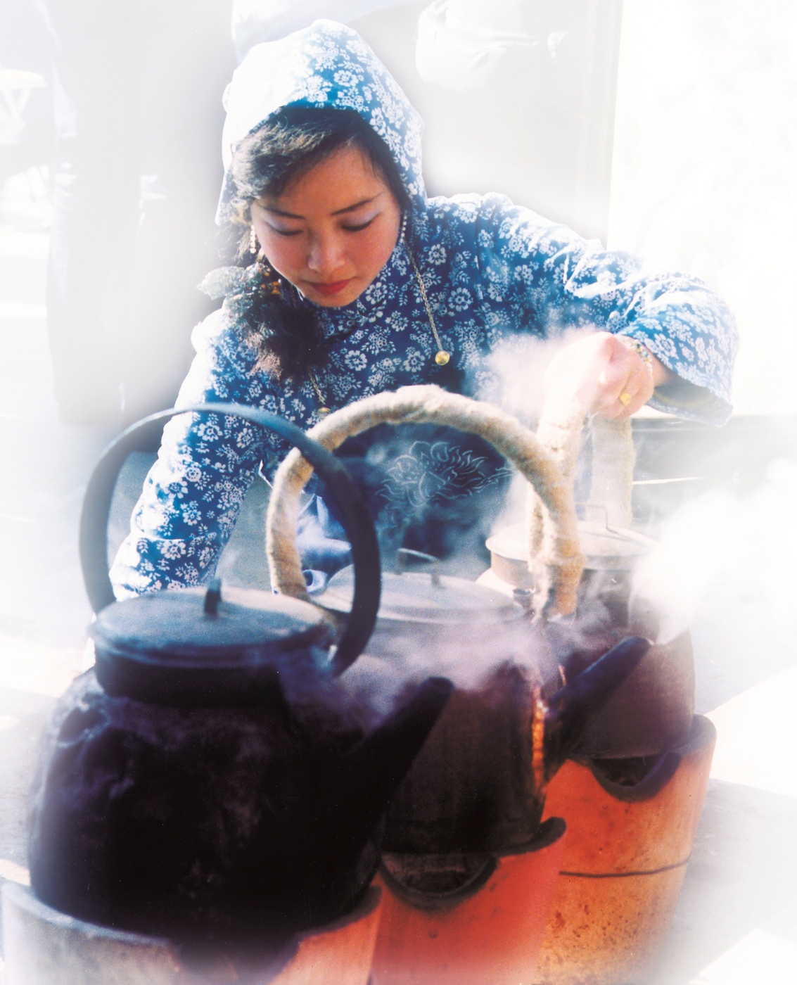 008《茶女》 獲第20屆全國(guó)攝影藝術(shù)展優(yōu)秀獎(jiǎng)