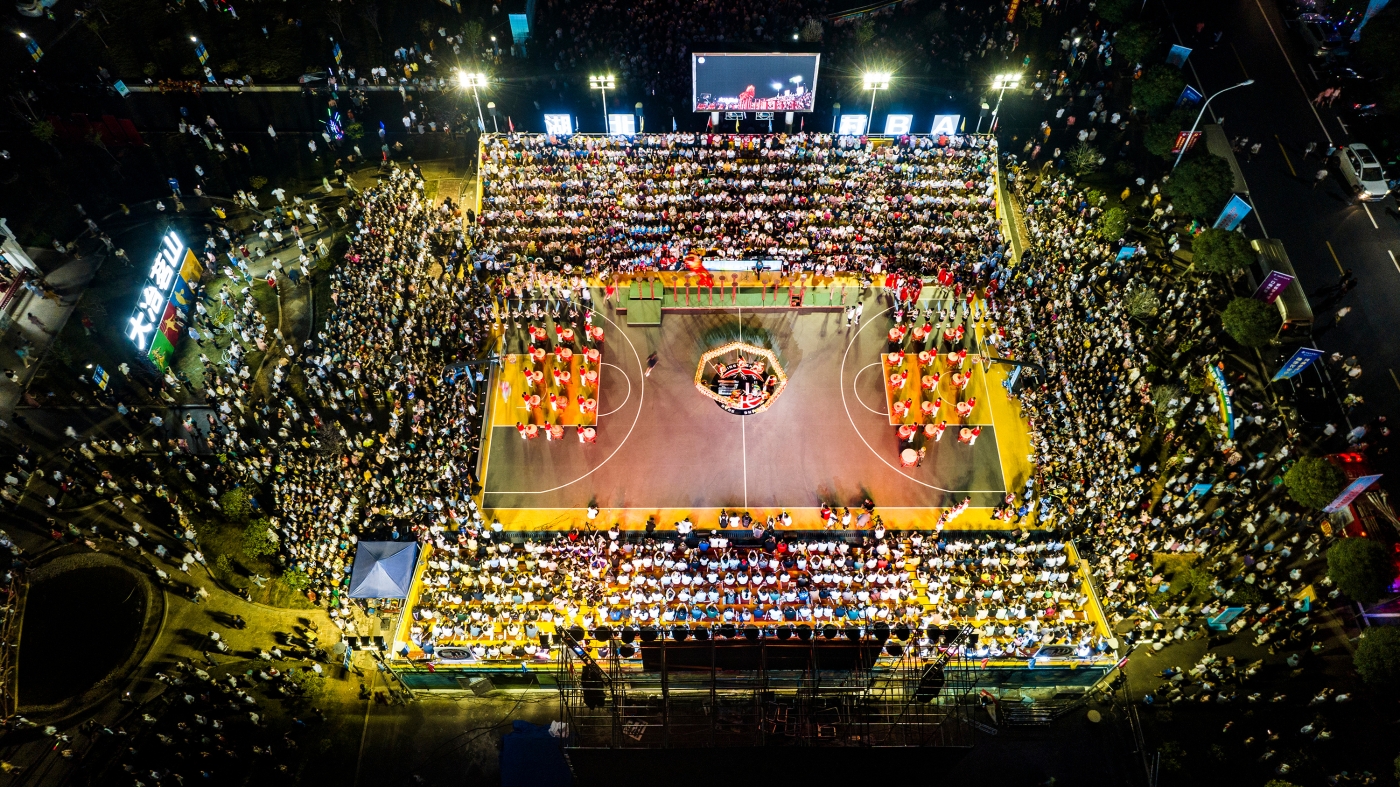 宮少華《鄉(xiāng)村盛事》