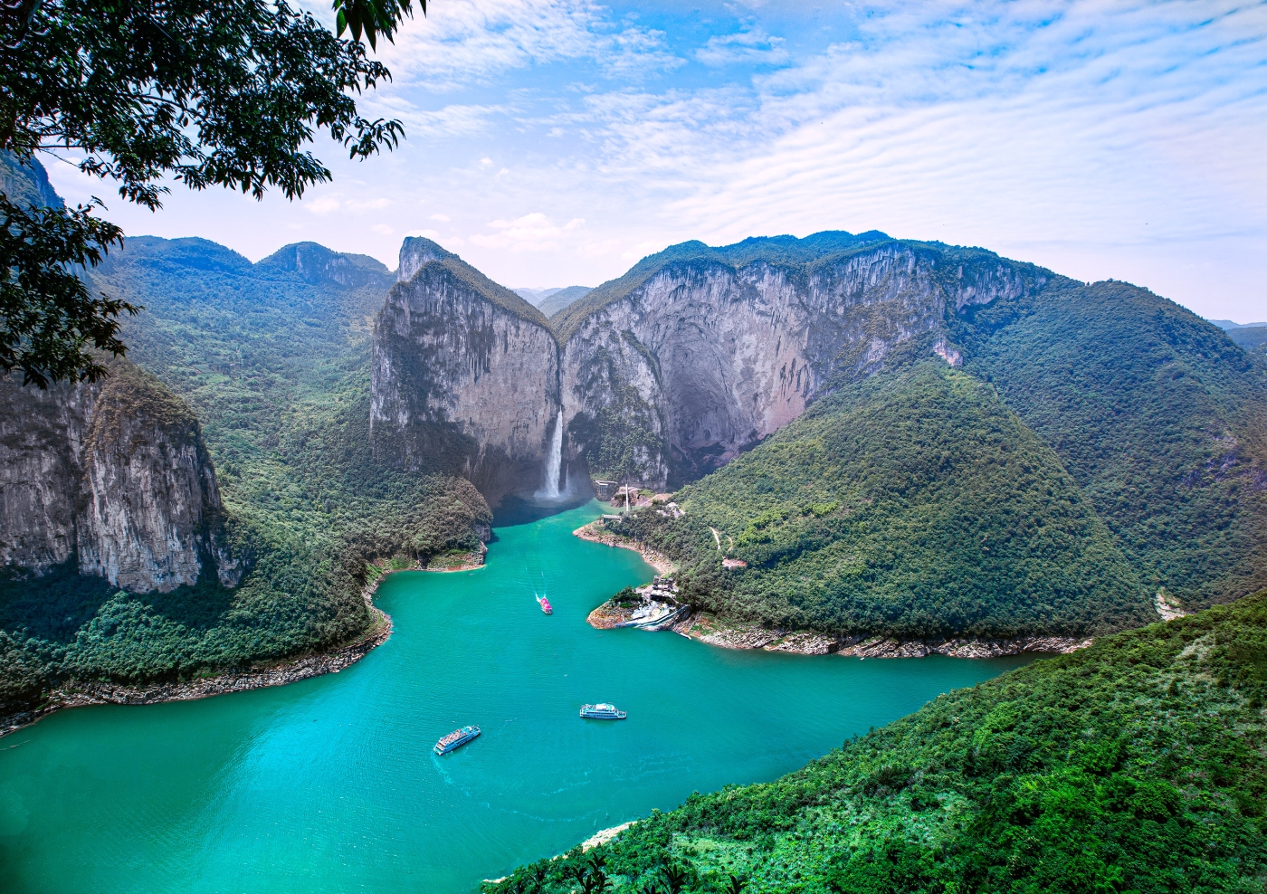 胡美華《清江蝴蝶崖》