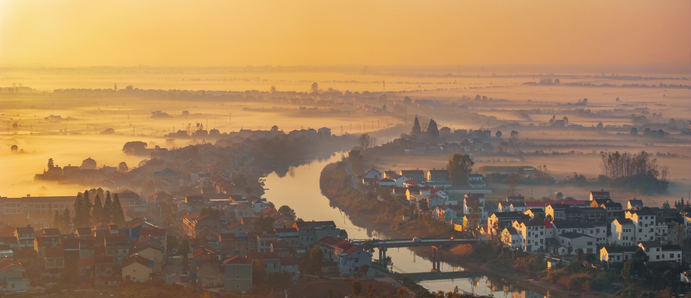 靳進(jìn)《夢(mèng)幻鄉(xiāng)晨》